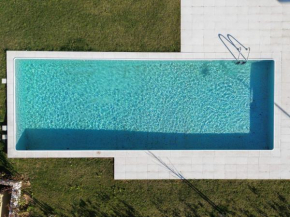 Host Wise - Luxurious Impressive Apartment - Balcony and Pool
